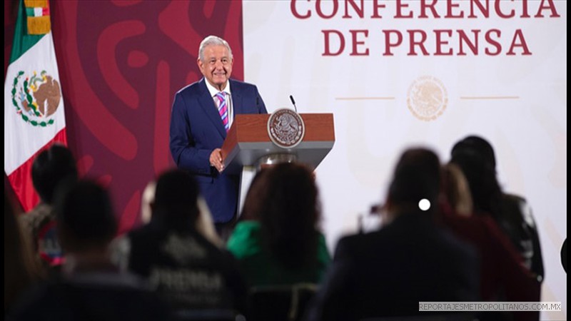   AMLO ANUNCIA SEGURO SOCIAL Y PENSION PARA PERIODISTAS  