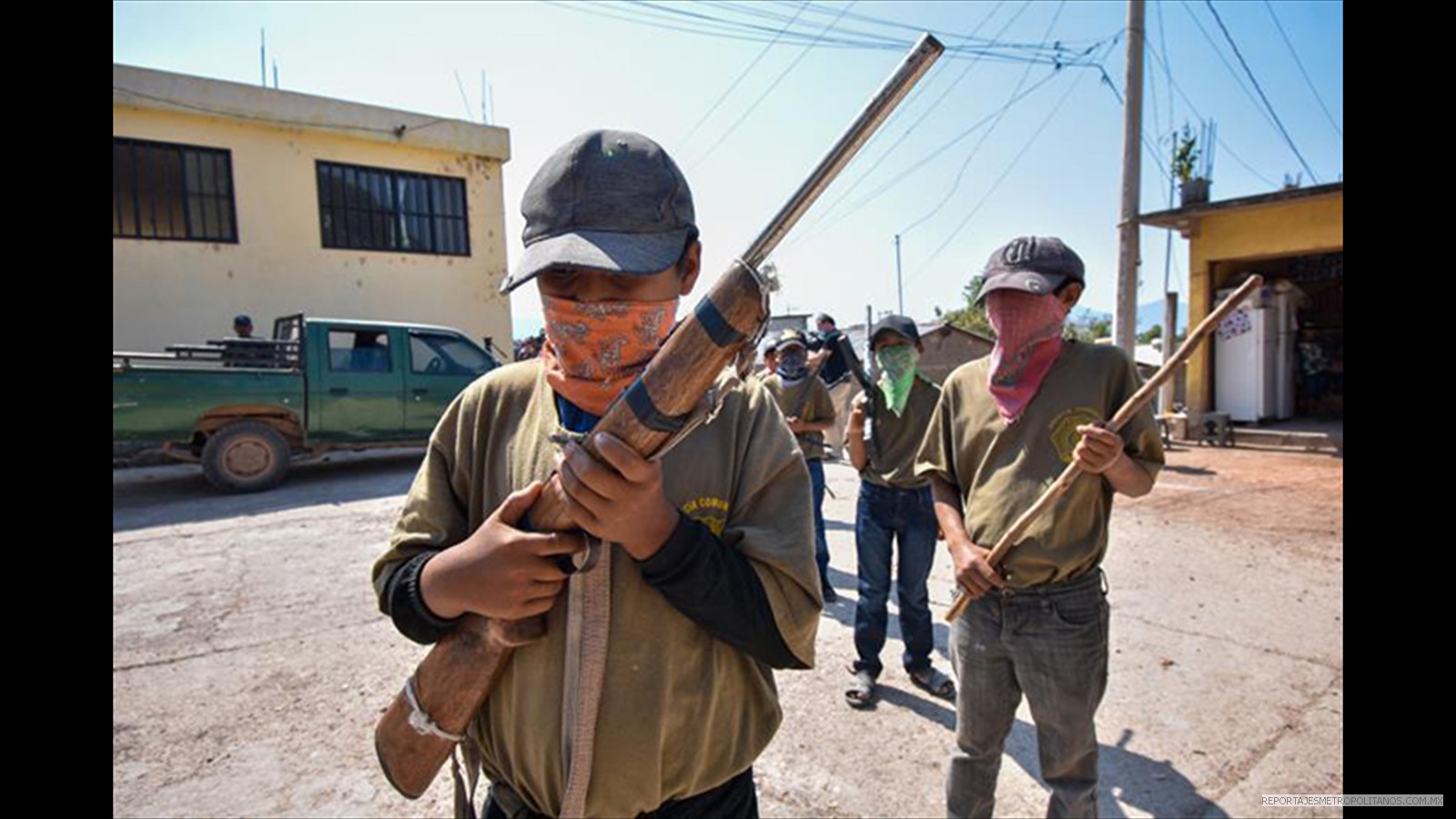  NIÑOS DE GRO. TOMAN LAS ARMAS PARA DEFENDERSE. EXIGEN SEGURIDAD