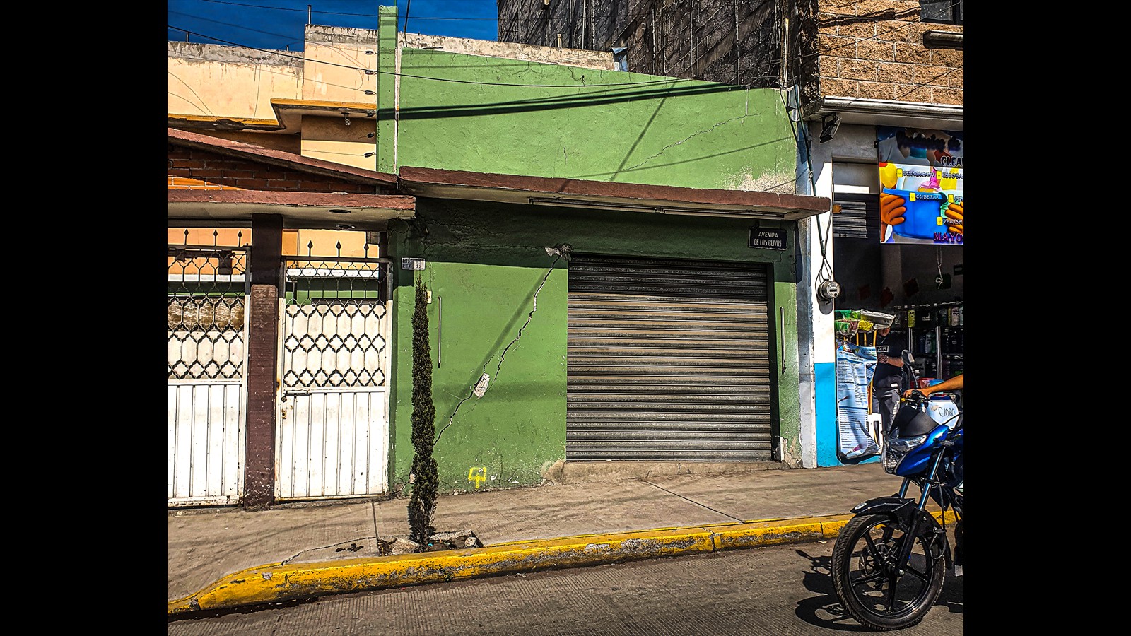 CIENTOS DE VIVIENDAS ESTÁN CUARTEADAS Y HUNDIENDOSE 