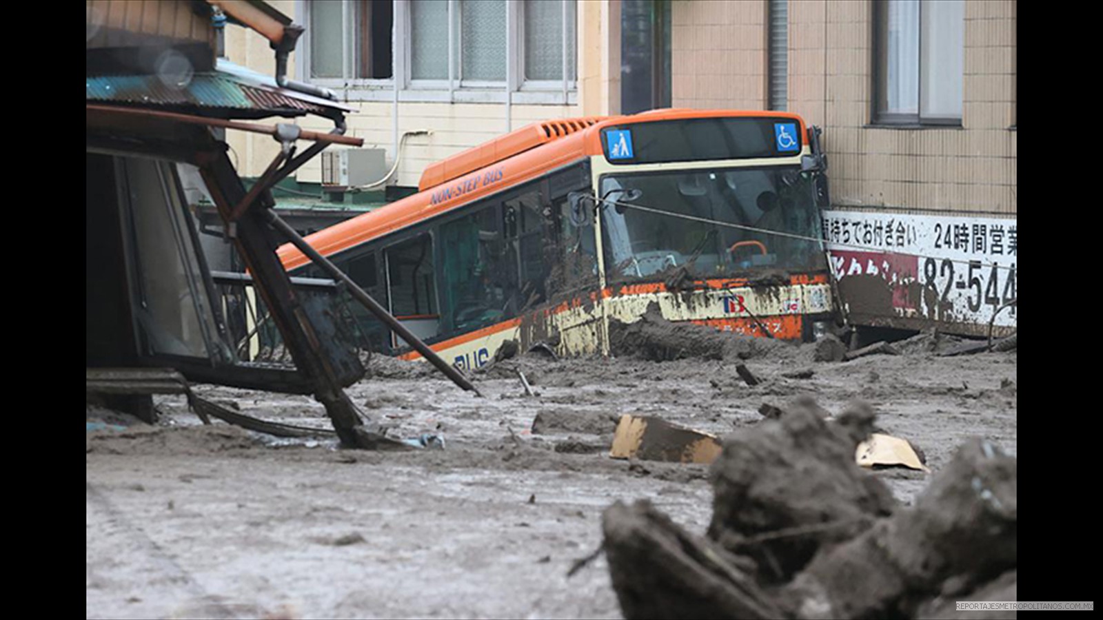  TSUNAMI DE BARRO EN JAPON DEJA 24 MUERTOS