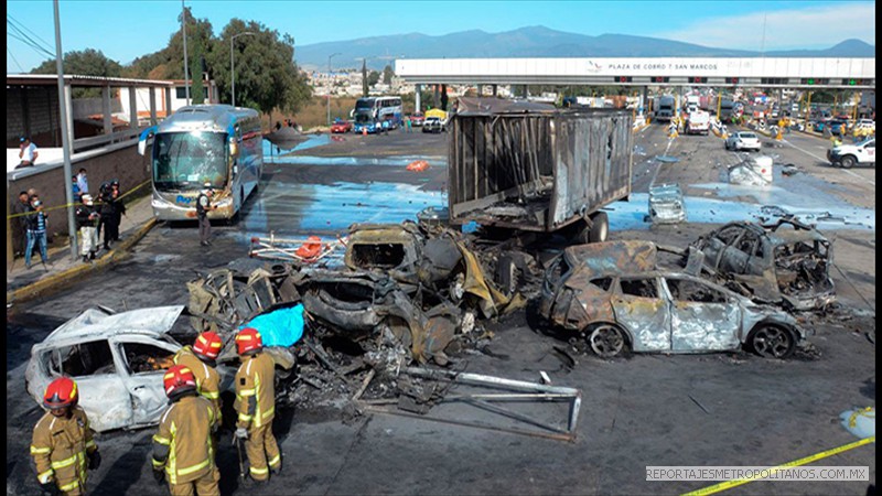 SE QUEDO SIN FRENOS, ATRAVESO LA CASETA DE COBRO Y MATRO A 19