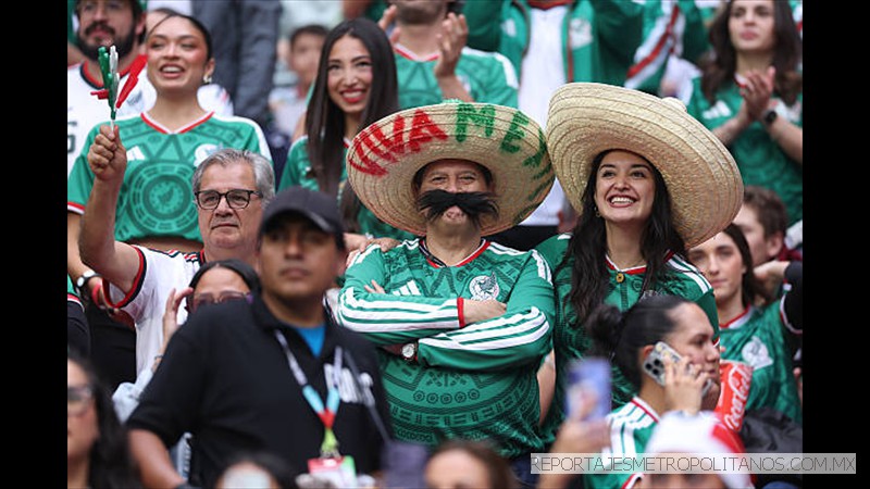 AFICIONADOS EN EL ESTADIO CIUDAD DE MEXICO