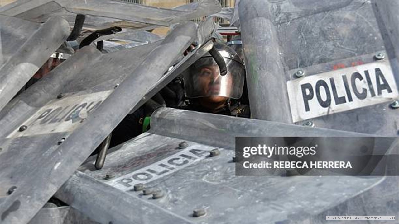 LOS POLICIAS LANZARON GAS LACRIMOGENO 