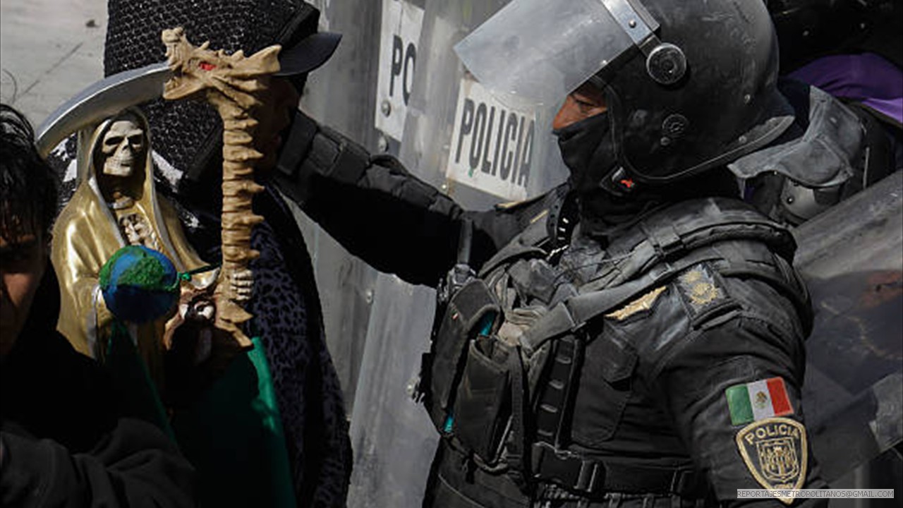 El movimiento adoptó como emblema la calavera sonriente con sombrero de paja de One Piece, símbolo juvenil de resistencia