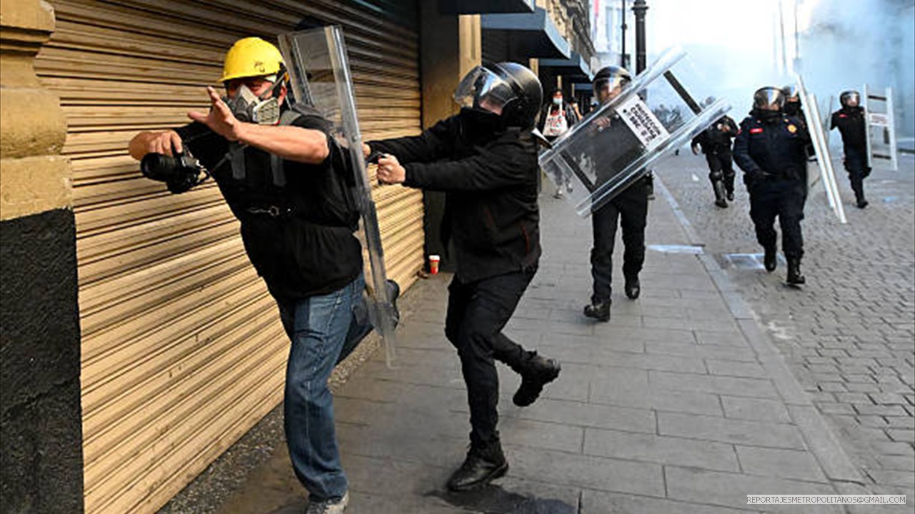 DESTACARON CONSIGNAS COMO :CARLOS ESCUCHA ESTA ES TU LUCHA 