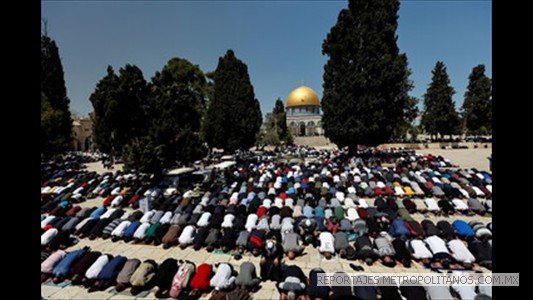 EN JERUSALEN, PALESTINOS ORARON SIN CESAR