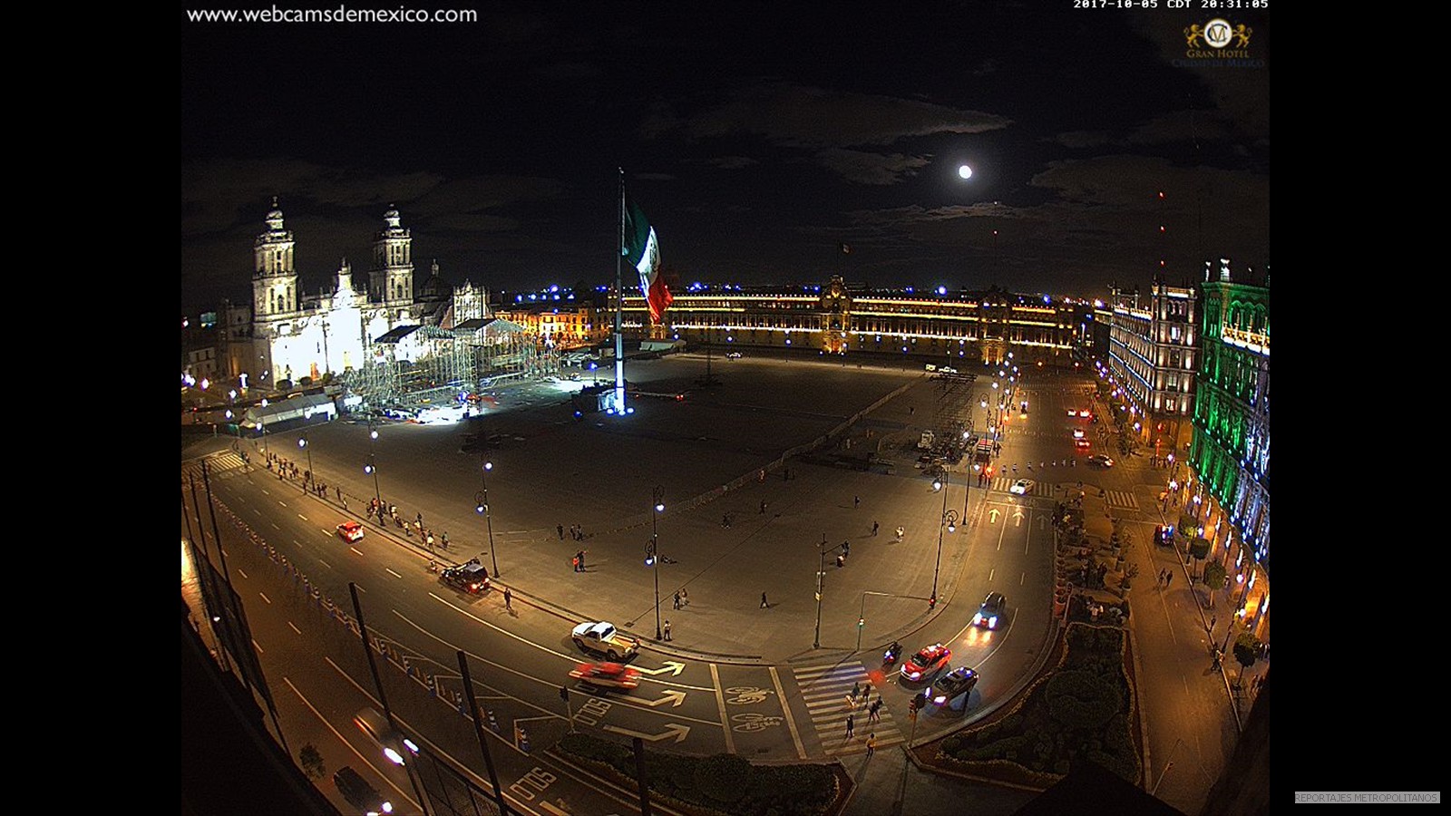 LUNA LLENA ILUMINA ZOCALO CAPITALINO