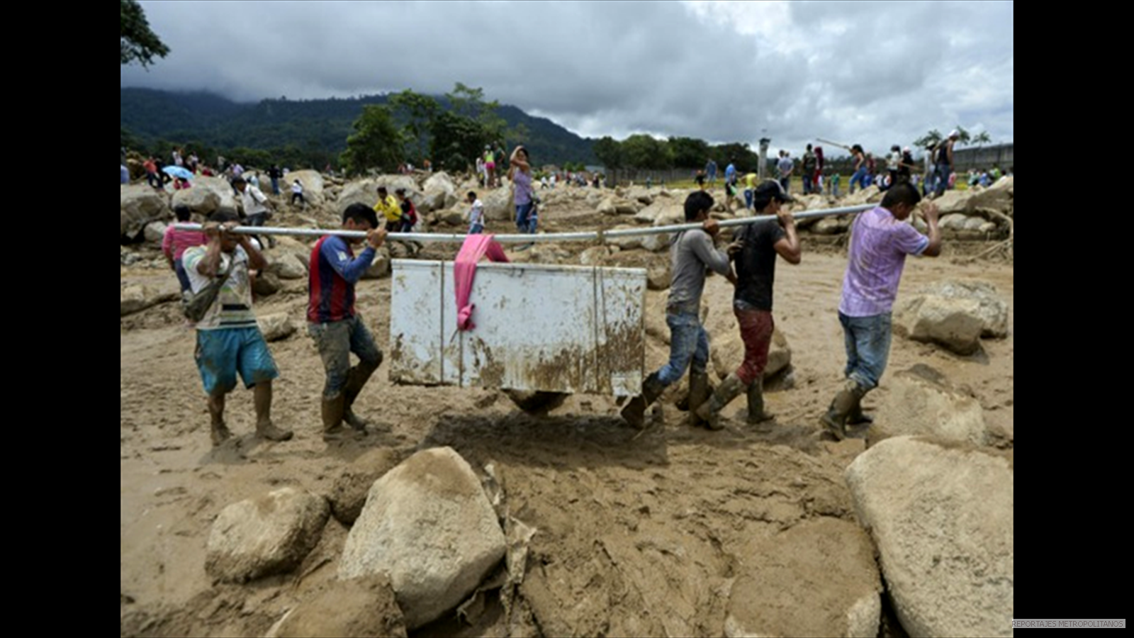 ALUD DEJA 254 MUERTOS EN COLOMBIA
