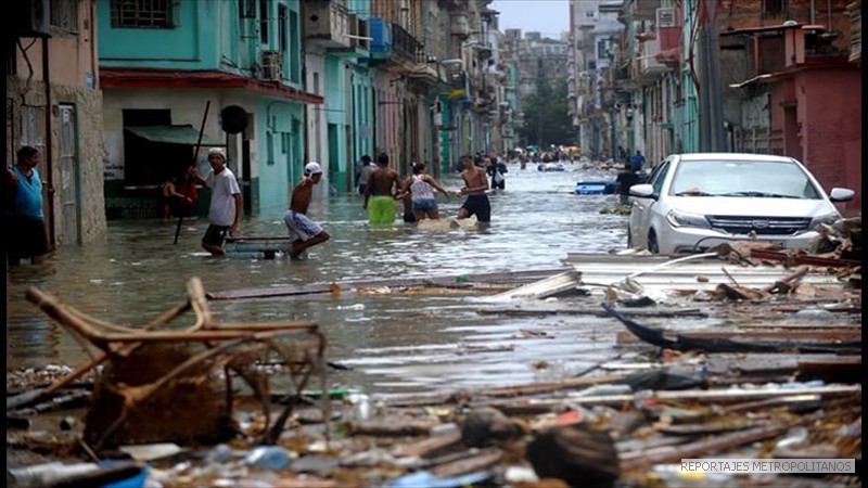 CUBA110917IRMA SE DEGRADA A TORMETA. DEJA MUERTE Y DESTRUCCION A SU PASO
