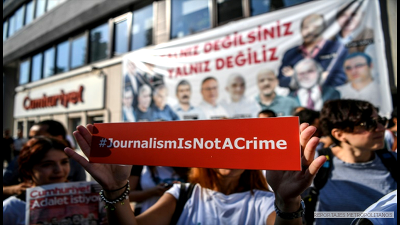 ERDOGAN LLEVA A JUICIO A 17 PERIODISTAS QUE CRITICAN SU REGIMEN
