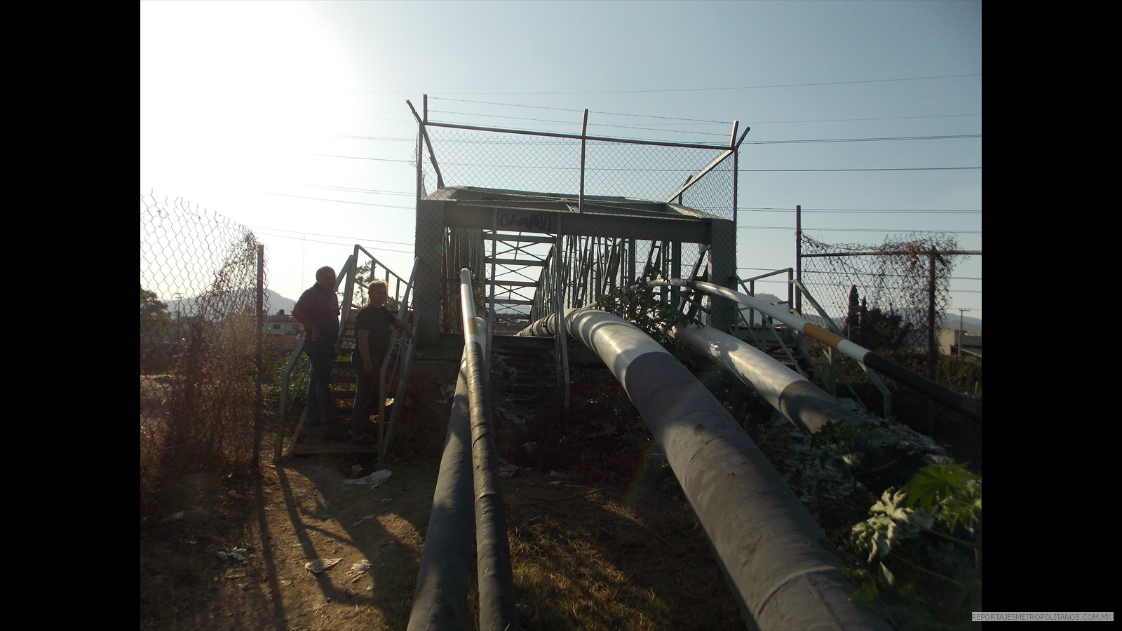 HABITANTES Y GAS PASAN POR EL MISMO LUGAR 