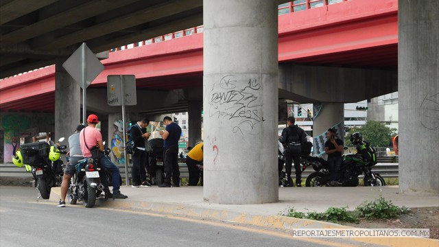 Reporteros de varios medios se ubicaron en un sólo lugar