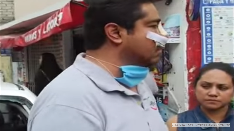 y a su esposa, grabada y viralizada en redes sociales 