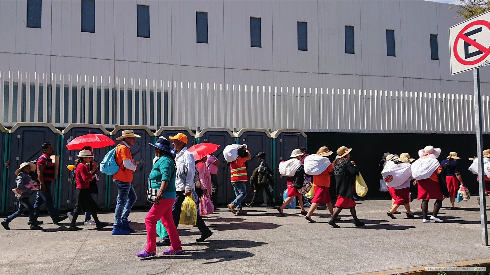 Los mazahuas del Estado de México caminan por días 