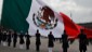 EL DESFILE MILITAR INICIO IZANDO LA BANDERA