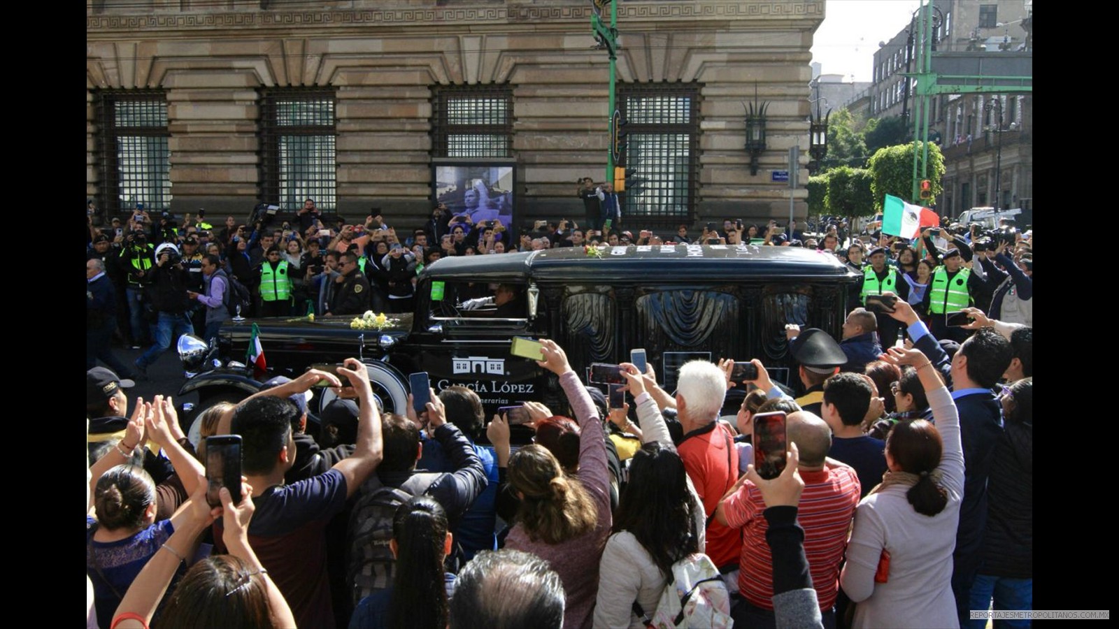 TRAS EL HOMENAJE EN BELLAS ARTES, LO LLEVARON A LA BASILICA DE GLPE.