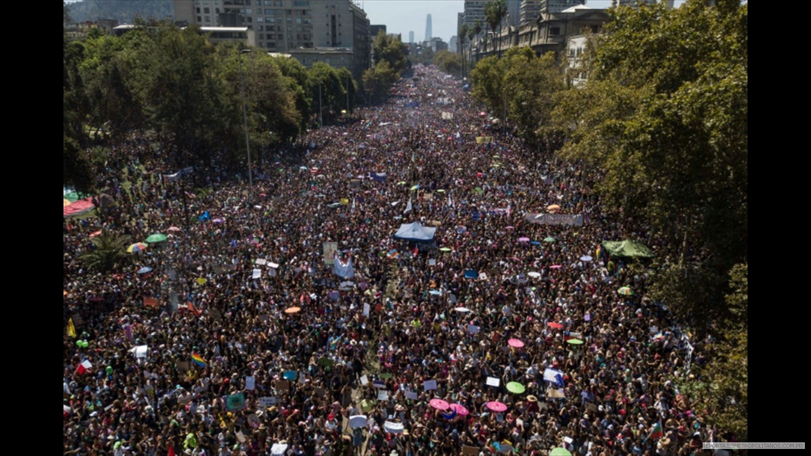 MILLONES DE MUJERES MARCHARON EN VARIOS PAISES DEL MUNDO (SANTIAGO  DE CHILE)