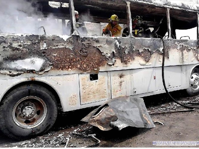 SIN UNIFORMES, EQUIPO Y BAJOS SUELDOS, BOMBEROS FESTEJAN SU DIA