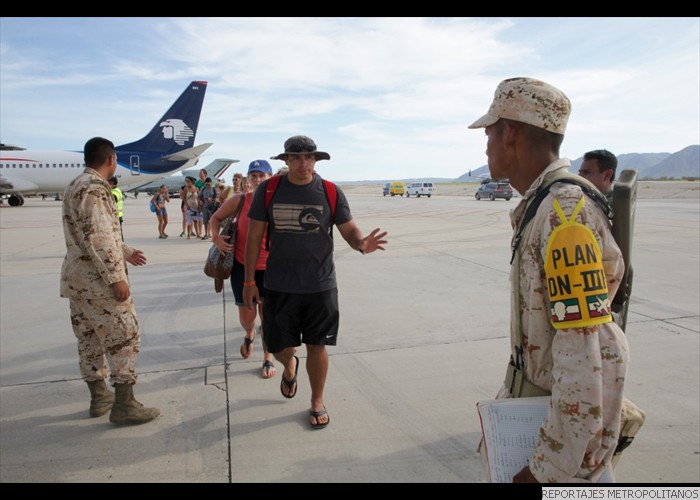 Fuerzas armadas evacuan turistas nacionales y extranjeros